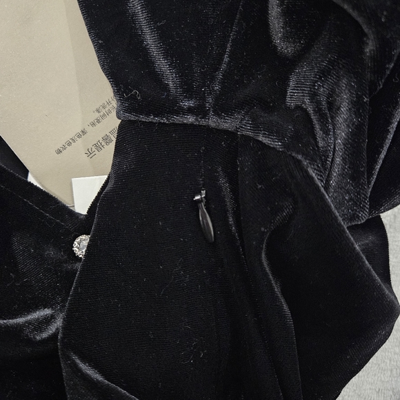 naivee V-Neck Button Front Short Sleeve Midi Dress in Black Velvet Size 6 - Picture 4 of 4